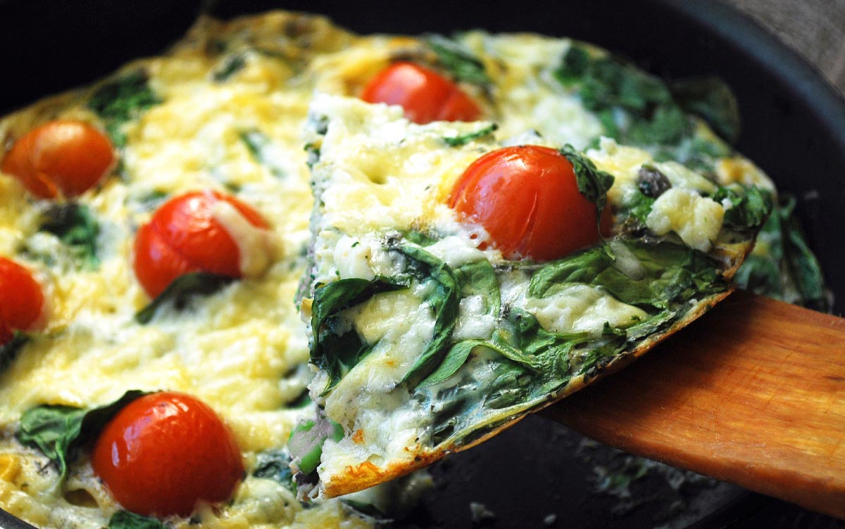 Omelete de tomate e espinafres